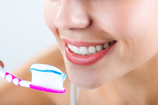 General Dentist’s Tips For Teeth Whitening At Home